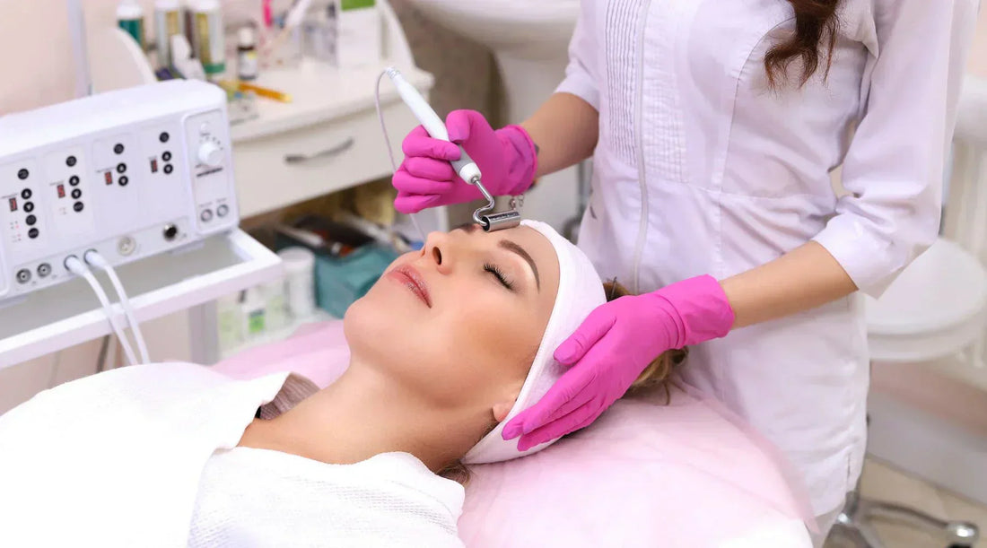 High-frequency skincare device improving skin health